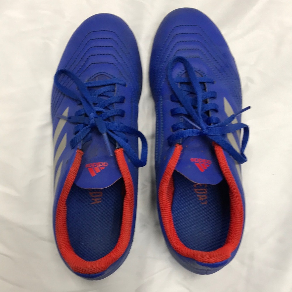 Gently use boy's adidas soccer cleats